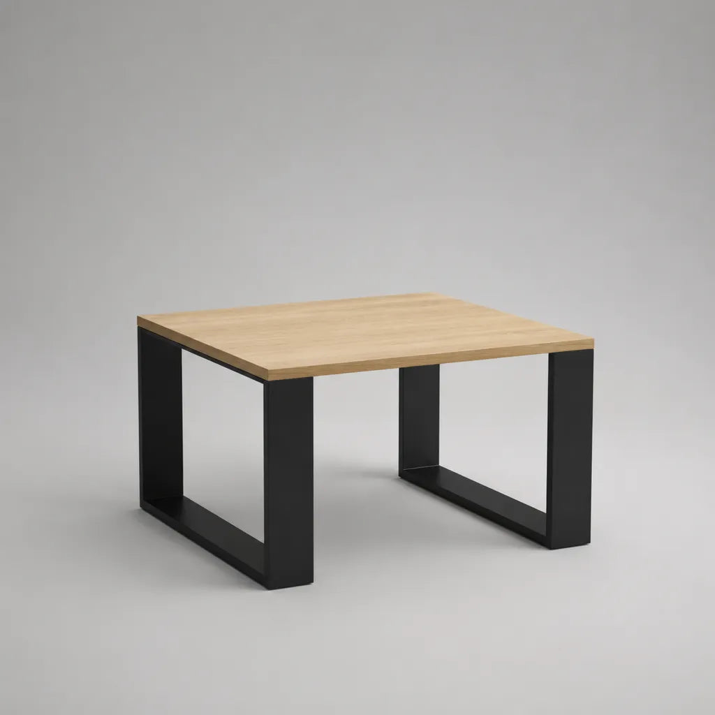 Tavolo basso quadrato in rovere effetto pannello di particelle melamine e acciaio nero, 70 × 70 × 45 cm